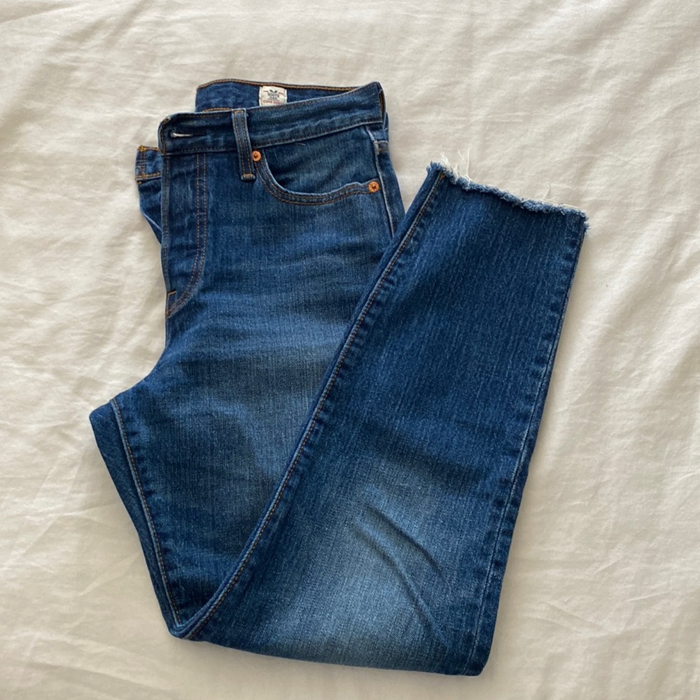 Levi’s skinny jeans with raw hem - size 29